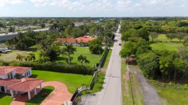 Miami Kendall otoyolunun yakınındaki lüks evler