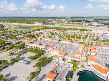 Miami, FL, ABD - 8 Mayıs 2024: The Palms at Town and Country Kendall Miami