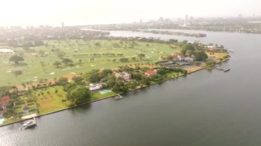 Miami Beach, FL, ABD - 16 Mayıs 2024: Jeff Bezos Miami Beach Indian Creek 2024