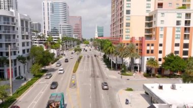 Fort Lauderdale, FL, ABD - 16 Mayıs 2024: US1 Fort Lauderdale Florida ABD üzerinden geçen Hava Video Broward Bulvarı