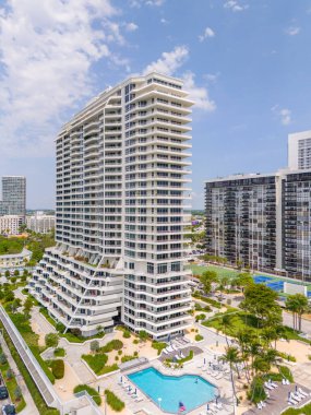 Miami, FL, ABD - 23 Mayıs 2024: Miami Florida, ABD. Hamilton Apartmanı Edgewater Binası