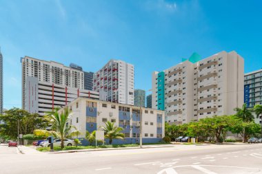 Brickell, Miami, Florida, ABD 'nin 2024 yazında vurduğu yerleşim yerleri. Yeni ve eski daireler