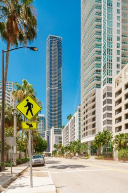 Miami Florida, ABD. Streetview Brickell Körfezi Yolu 2024