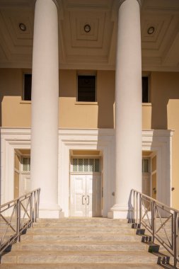 Yüksek Mahkeme Binası. Tallahassee şehir merkezi, Florida, ABD. 2024 civarı. Hükümet binaları ABD 'de ticari kullanım için mevcuttur.