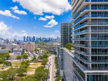 Miami 2024 şehir merkezi manzarası. Hava aracı fotoğrafı manzaralı hedefler