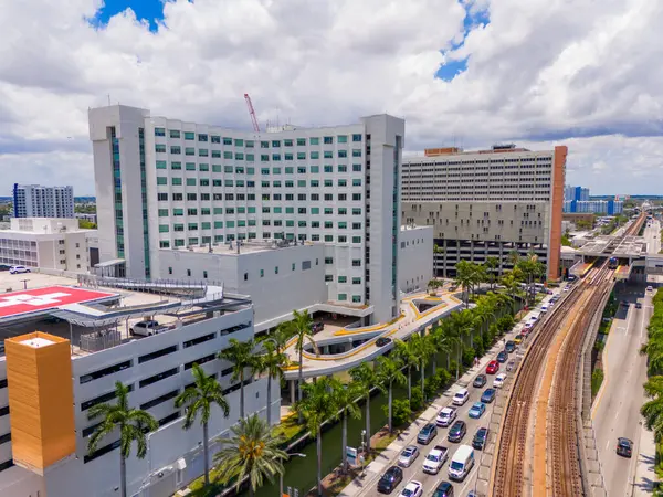 Miami Dade İlçe Hastane Bölgesi. Sağlık ve tıbbi binalar. Miami Metrosu