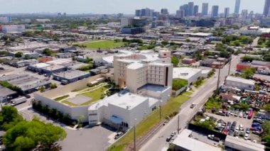 Miami, FL, ABD - 20 Haziran 2024: Miami Ruh Sağlığı ve İyileşme Merkezi