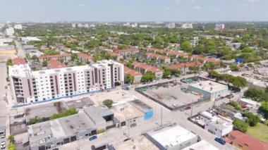 Miami, FL, ABD - 20 Haziran 2024: Miami Stadyumu Apartmanları. Miami Stadyumu 'nun eski mekanı. Güney Florida 'da düşük gelirli evler. Bölüm 8.