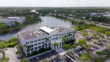 Weston, FL USA - 20 Haziran 2024: UKG Yazılım şirketi Weston Florida USA. Hava aracı videosu 2024