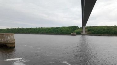 Penobscot Narrows Köprüsü ve Nehir Panoraması. 2024 stok görüntüsü tarandı. Varış yeri Maine Yazı 2024