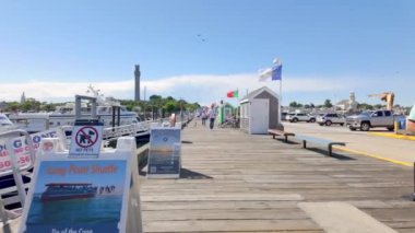 Provincetown, MA, USA - 1 Temmuz 2024: Walk video Cape Cod, Provincetown, Massachusetts, Macmillan Pier