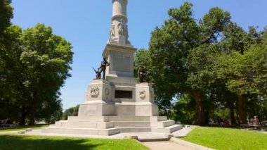 Boston, MA, ABD - 2 Temmuz 2024: Askerler ve Denizciler Anıtı. Boston Ortak Parkı, Massachusetts, ABD 2024