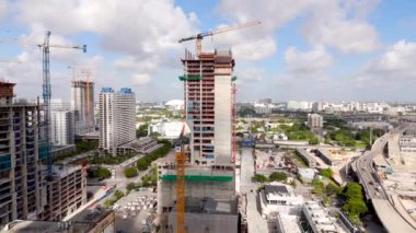Miami, FL, ABD - 4 Temmuz 2024: İnşaat aşamaları teftişi E11EVEN Hotel and Residences Downtown Miami 2024