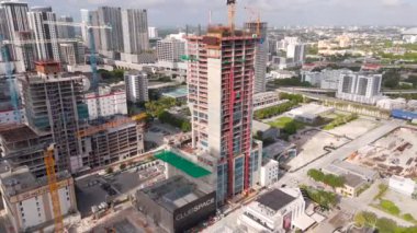Miami, FL, ABD - 4 Temmuz 2024: Miami, FL, ABD İnşaat Alanı E11EVEN Hotel and Residences