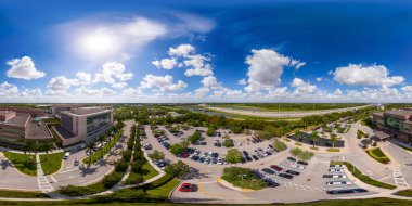 Weston, FL, ABD - 20 Haziran 2024: Hava aracı 360 numaralı fotoğraf Cleveland Kliniği Weston, Florida, ABD