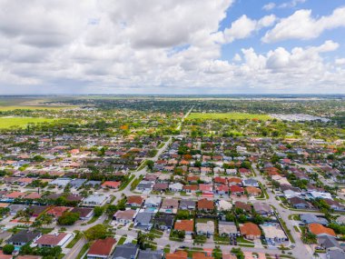 Kendall, Miami, Florida, ABD. Miami Dade County 'nin bir alt birimi olan Kendall Florida' daki yerleşim yerlerinin hava fotoğrafı.