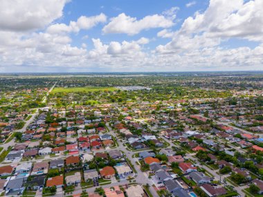 Kendall, Miami, Florida, ABD. Miami Dade County 'nin bir alt birimi olan Kendall Florida' daki yerleşim yerlerinin hava fotoğrafı.