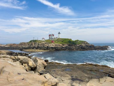 2024 stok fotoğrafı Summer Nubble Deniz Feneri York Maine USA. Nubble Deniz Feneri kayalık Maine kıyısındaki en ikonik deniz fenerlerinden biridir.