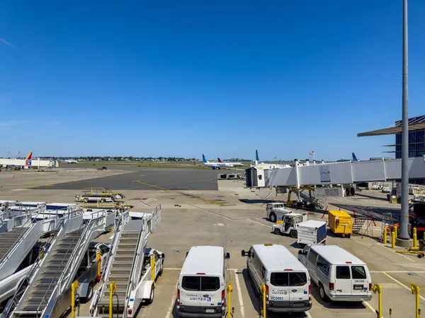 Boston, MA, ABD - 2 Temmuz 2024: Boston Logan Uluslararası Havaalanı Fotoğrafları 2024