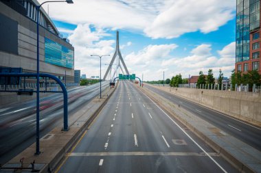 Boston Massachusetts. Köprüler ve yollar. Bulanık trafiğe uzun süre maruz kalma