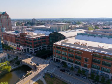 Providence, RI, ABD - 16 Temmuz 2024: Hava fotoğrafı Providence Place alışveriş merkezi Rhode Island USA