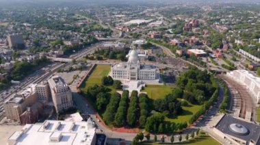 Rhode Island Eyalet Binası 'nın hava stok videosu. Providence RI Capitol Binası 2024