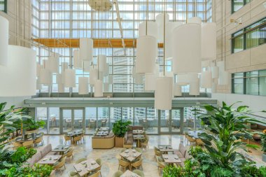 Brickell, FL, ABD - 31 Temmuz 2024 AKA Brickell 'de lüks bir otel restoranı