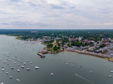 Plymouth Massachusetts rıhtımı, ABD. Yaz 2024 Hava Aracı Stok fotoğrafı baskılar için