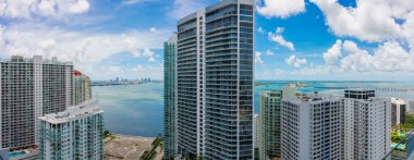Brickell, Miami Florida, ABD 2024 yazı dolaylarında. Brickell, Miami Nehri 'nin güneyinde bir şehirdir.