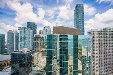 Brickell, Miami Florida, ABD 2024 yazı dolaylarında. Brickell, Miami Nehri 'nin güneyinde bir şehirdir.
