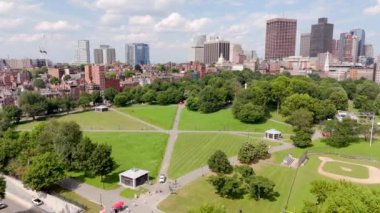 Drone stok videosu Boston Common Park 2024 Yazı