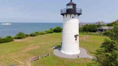 East Chop Deniz Feneri, Vineyard Haven, Marthas Vineyard, Tisbury, ABD 2024. Hava aracı görüntüleri.