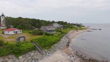Marthas Vineyard West Chop 'taki rıhtım evleri. Hava aracı videosu 2024