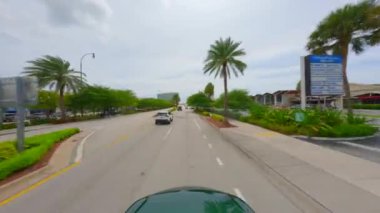 Pompano Plajı, FL, ABD - 15 Ağustos 2024 Miami şehir merkezi bisiklet turu