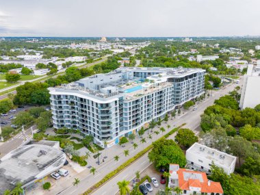 Miami, FL, ABD - 22 Ağustos 2024 Miami Bulvarı Apartmanı