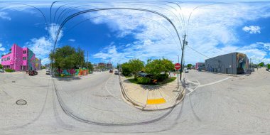 Miami, FL, ABD - 25 Ağustos 2024 Yaz mevsimi Wynwood Miami
