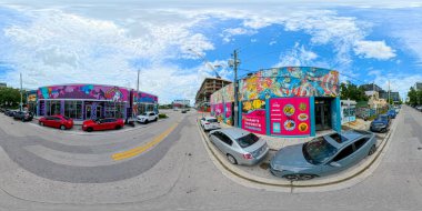 Miami, FL, ABD - 25 Ağustos 2024: 360 Wynwood Miami 'deki eşkenar dörtgen fotoğraf şirketleri