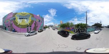 Miami, FL, ABD - 24 Ağustos 2024: 360 Miami Wynwood 8k.
