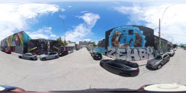 Miami, FL, ABD - 24 Ağustos 2024: Graffiti Miami Wynwood 8k 360 video turnesi