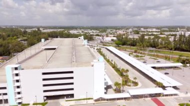 Miami, FL, ABD - 24 Ağustos 2024 Miami Golden Glades Kavşağı