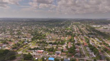 Miami Gardens 'daki komşular Florida ABD 2024 Hava Videosu