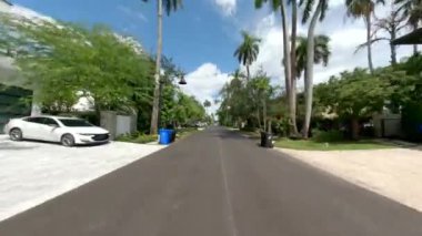 Fort Lauderdale Florida 'da araba plakalı malikaneler.