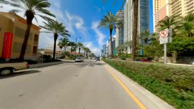 Sunny Isles Beach, FL, ABD - 22 Eylül 2024: Sürücü plakaları, Sunny Isles Beach Florida 4k 2024