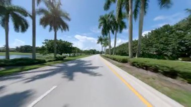 Weston Yolu 'nun güneyine doğru gidiyor.