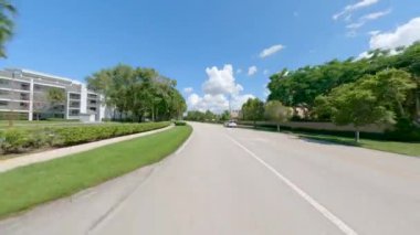 Sürücü plakası, dikiz aynası Weston Florida konutları güzel temiz mahalle yolu 2024