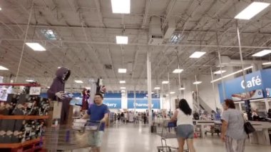 Sunrise, FL, ABD - 21 Eylül 2024 Sams Club Sunrise Florida 'da Cadılar Bayramı süslemeleri
