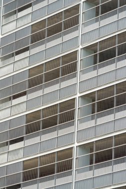 Çok katlı otoparkta açık hava muhafazası oluşturuluyor