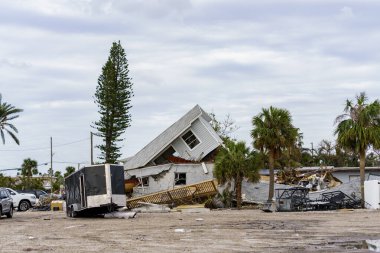 St. Petersburg Plajı, Florida, ABD 2024 Milton Kasırgası.