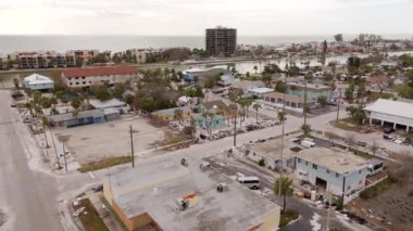 St. Petersburg, FL, ABD - 11 Ekim 2024: Milton Kasırgası 'nın sel bastığı gökyüzü yerleşim bölgeleri