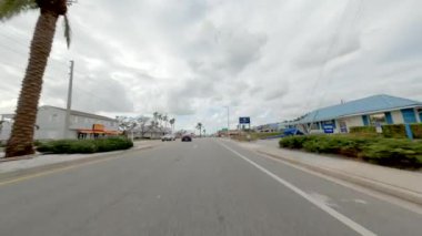 St. Petersburg, FL, ABD - 11 Ekim 2024: St Pete Beach dükkanları Milton 2024 Kasırgası 'ndan sonra kapandı